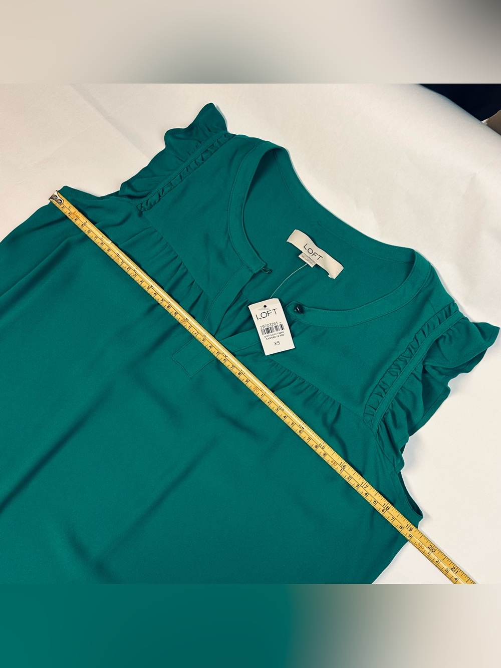 LOFT Kelly Green Flutter Sleeve Pull On Top Blouse XS - Picture 7 of 7